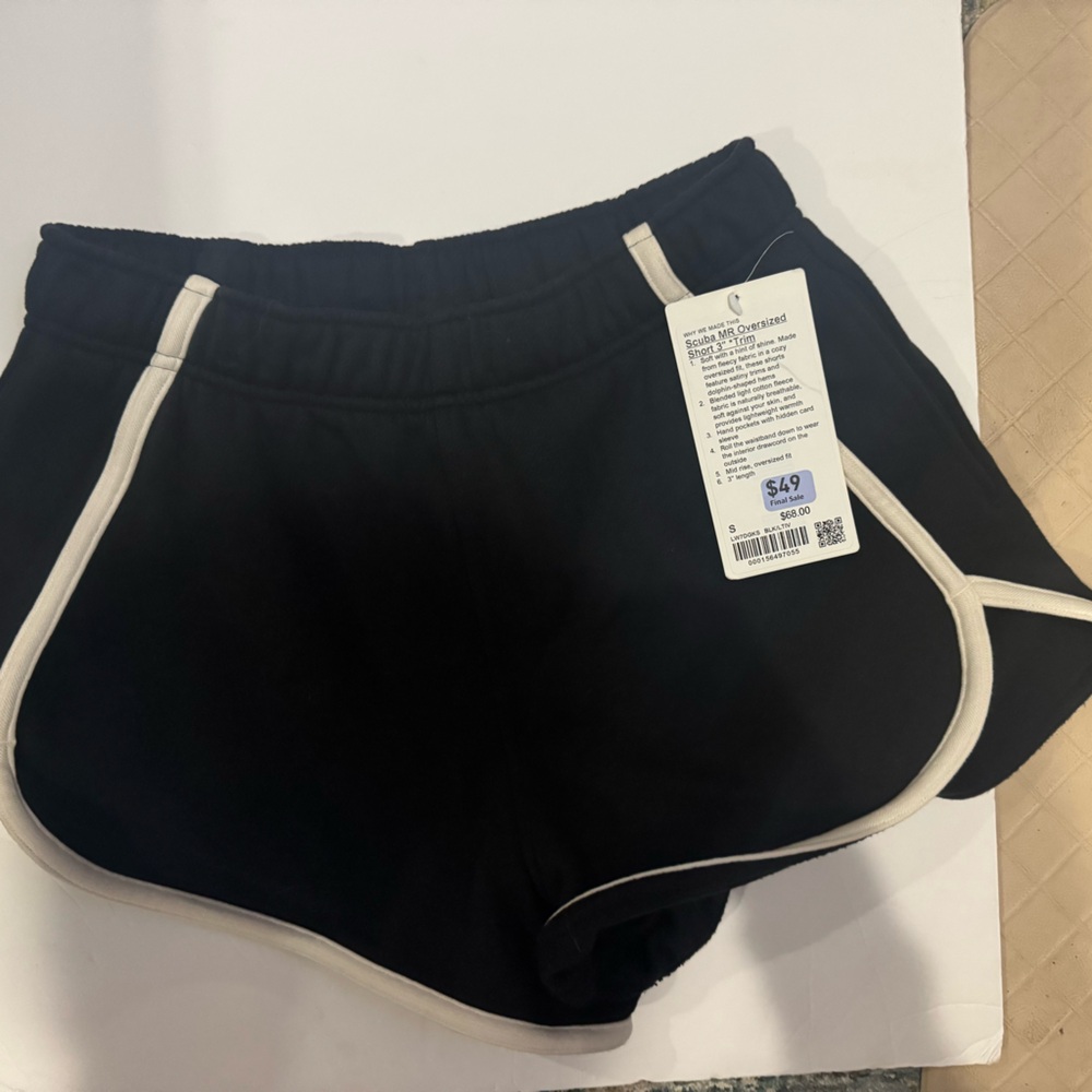 lululemon athletica Black Athletic Shorts - Picture 4 of 4